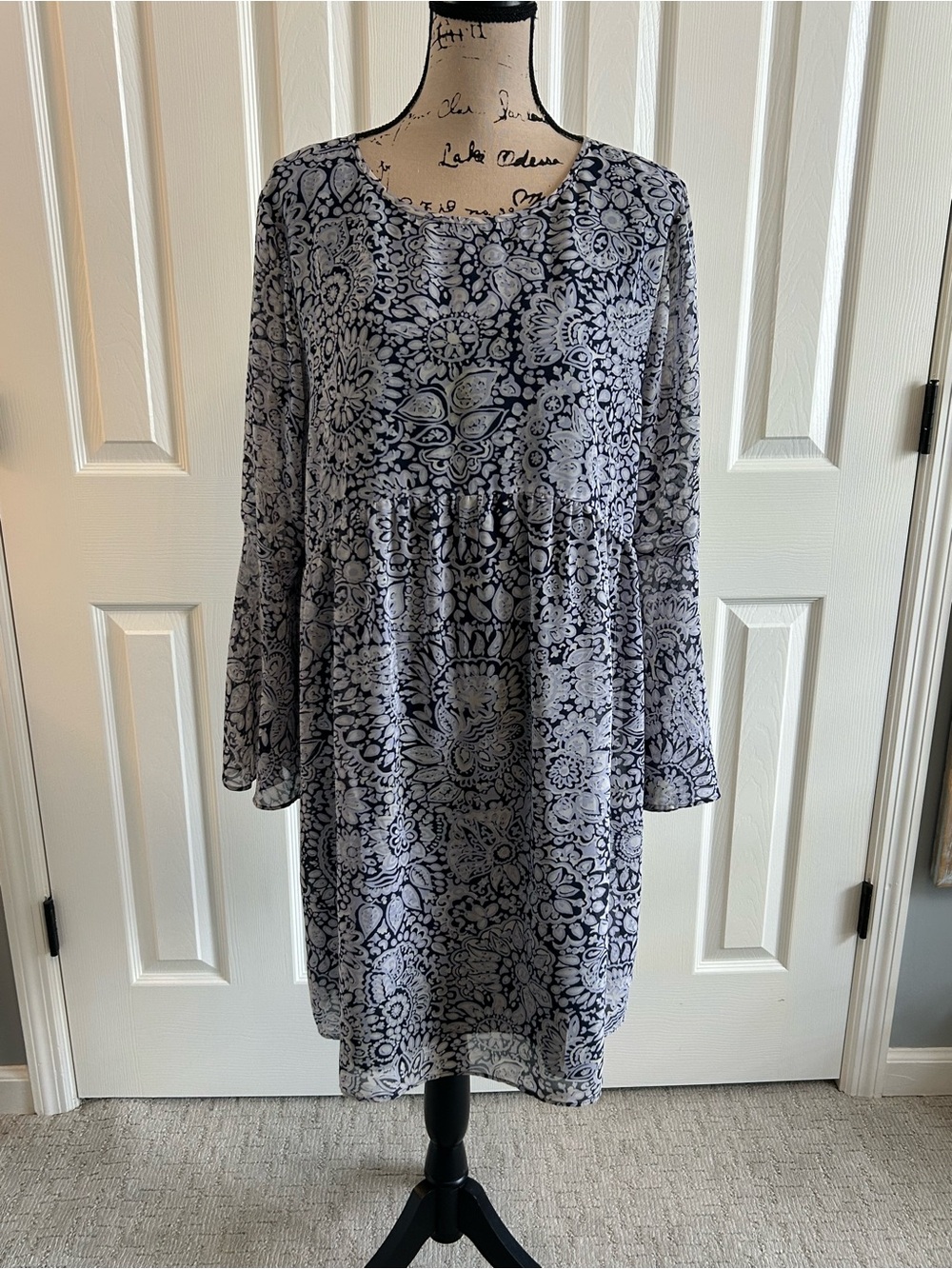 Loft Outlet Blue Floral Print Navy and White Long Sleeve Women’s Dress